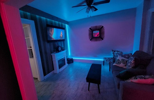 Peterborough Apartment | Le Chanelle Suite, ELEGANT, ARTISTIC apartment