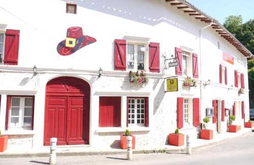 Lusignan Hotel | Le Chapeau Rouge