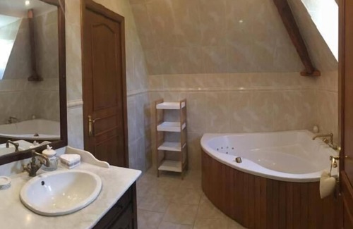 Montigny-le-Tilleul Bed & Breakfast | Le Chateau des Eglantines