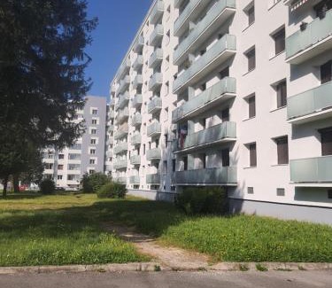 Saint-Martin-d'Heres Apartment | Le Chopin, appartement 3 pièces, parking gratuit, balcon, ascenseur, WiFi