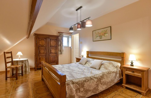 Chailly-sur-Armancon House | Le clos champagnac at Hotel Golf Chateau de Chailly