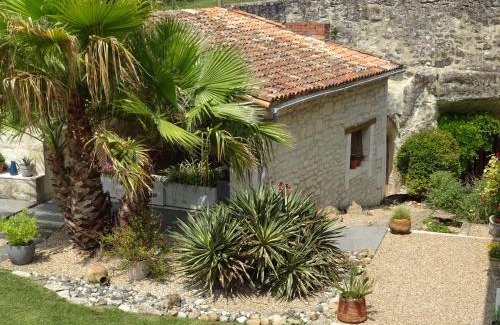 Scorbe-Clairvaux House | Le Clos des Champis