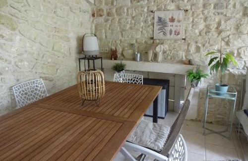 Scorbe-Clairvaux House | Le Clos des Champis