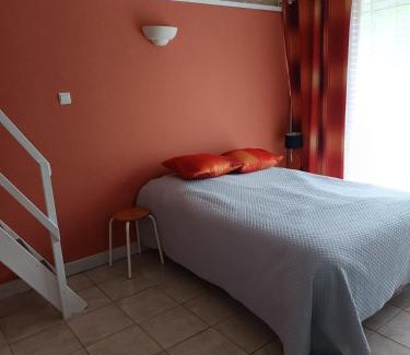 Belmontet House | Le clos des romarins Gîte le COQUELICOT