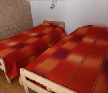 Belmontet House | Le clos des romarins Gîte le COQUELICOT