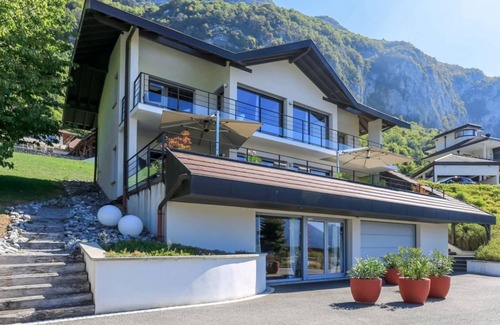 Veyrier-du-Lac Villa | Le Clos du Lac: Villa with lake view