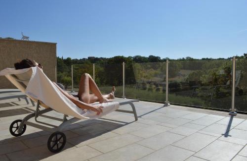Saint-Privat-de-Champclos Apartment | Le Clos des Taulelles gîte Le Figuier