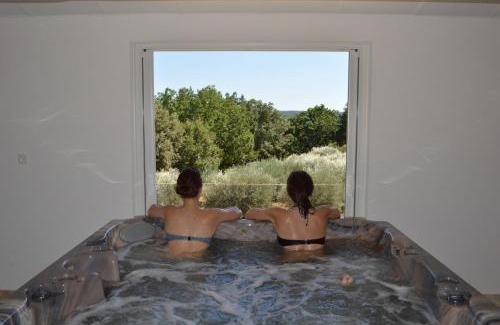 Saint-Privat-de-Champclos Apartment | Le Clos des Taulelles gîte Le Figuier