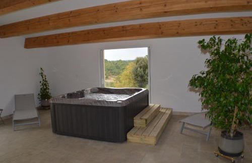 Saint-Privat-de-Champclos Apartment | Le Clos des Taulelles gîte Le Figuier