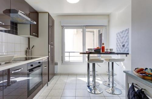 Reims Apartment | Le cocon Champenois-Parking, centre & Tram
