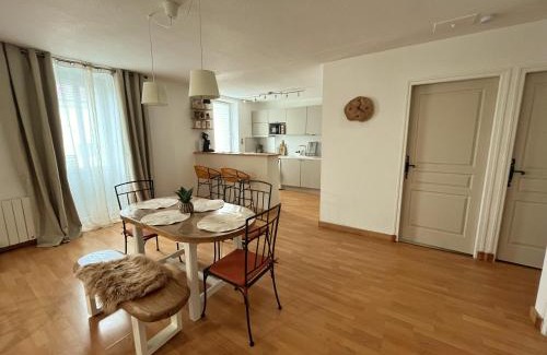 Dompierre-sur-Besbre Apartment | Le Cocon de KENNA Repos en plein cœur du bourg