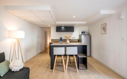 Rodez Apartment | Le Cocon Ruthénois - Climatisation, Wifi, Netflix & Jardin
