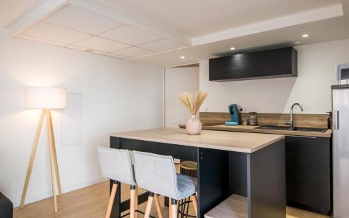 Rodez Apartment | Le Cocon Ruthénois - Climatisation, Wifi, Netflix & Jardin
