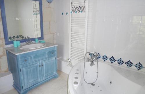 Courchamps Apartment | LE COMPOSTELLE BATIMENT LA RENAISSANCE