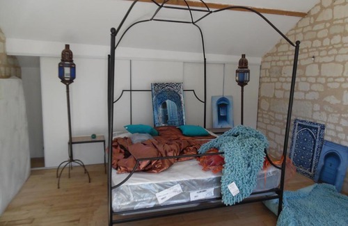 Courchamps Apartment | LE COMPOSTELLE PRIEURE GITE LES MEDIEVALES