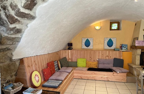 Joyeuse House | Le Cosi Cool Douce Family