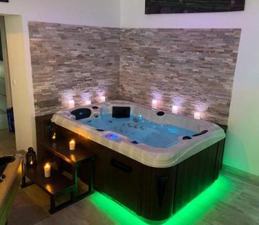 Cuvilly Apartment | Le Cosily jacuzzi et sauna privatif