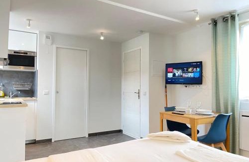 Corbeil-Essonnes Apartment | Le Cosy Corbeil Studio RER D 700 m Parking