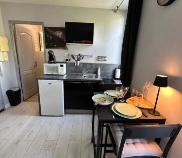 Nazelles-Negron Apartment | Le Cosy De La Gare 3