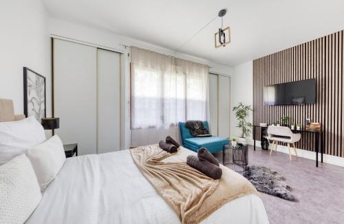 Charenton-le-Pont Apartment | Le Cosy - Free Parking - 2 min métro - 5 min Paris