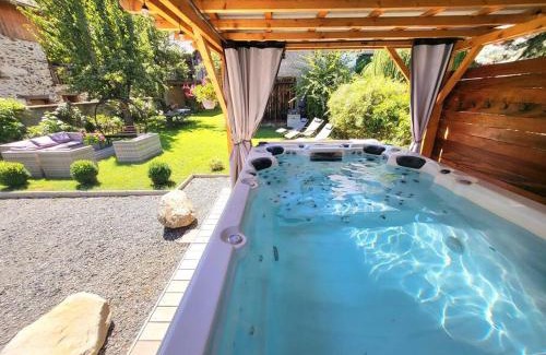 Le Bourg-d'Oisans Ski Chalet | Le Cosy Lodge Départs ski Alpe d'Huez 2 Alpes La Grave et Col d'Ornon Détente Jacuzzi Piscine Sauna Bar Billard
