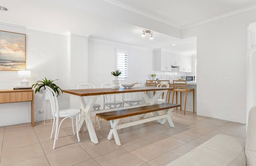 Noosa Heads Apartment | LE COURT 4 - NOOSA BEACH AND SHOPS