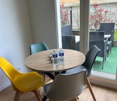 Melun Apartment | Le Cozy Home