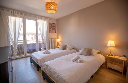 Annecy Apartment | Le Cygne - vue montagne - proche du centre ville