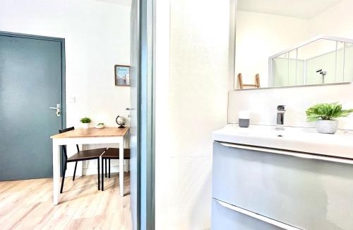 Poitiers Apartment | Le Descartes, à 50m de la gare Fibre/TV connecté