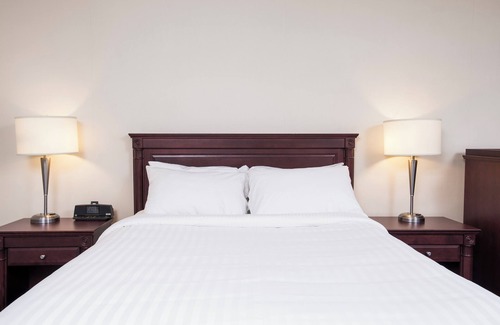 Rouyn-Noranda Hotel | Le Deville par G5