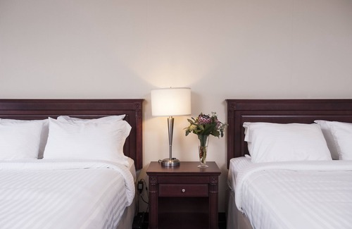Rouyn-Noranda Hotel | Le Deville par G5