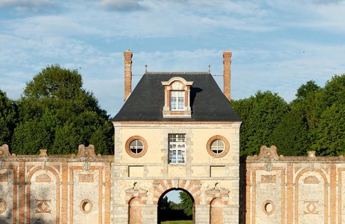 Saint-Martin-en-Biere Apartment | Le Domaine de Fleury - Pierres d'Histoire