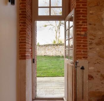 Saint-Martin-en-Biere Apartment | Le Domaine de Fleury - Pierres d'Histoire