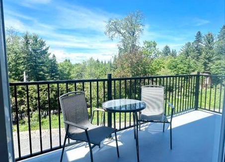 Saint-Faustin-Lac-Carre Apartment | Le domaine du Sous-Bois