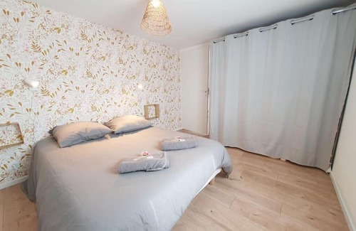 Bruz Apartment | Le Doré Rose by Madame Conciergerie