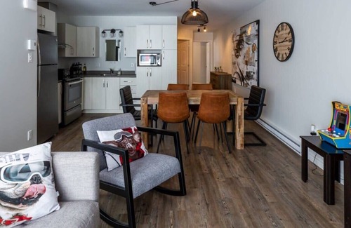 Saint-Mathieu-de-Rioux Ski Chalet | Le Du-MontSKI, Chalet familial ski-in ski-out