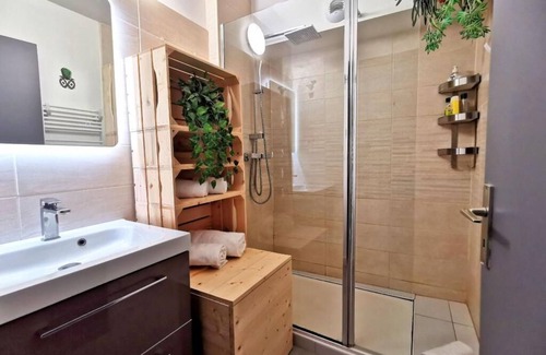 Annecy Old Town Apartment | LE DUPLEX ★ Hyper center ★ Train station ★ Wifi ★ Netflix ★ Disney+ France