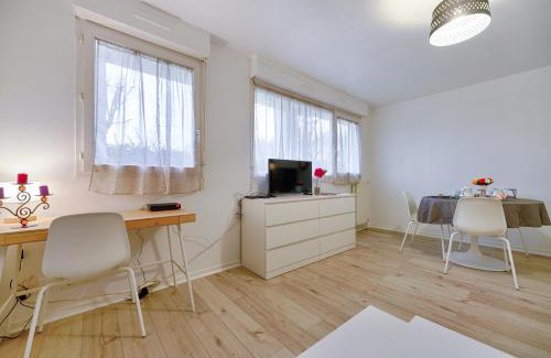 Savigny-le-Temple Apartment | Le Easy Cosy - Joli Studio à 25min de Paris