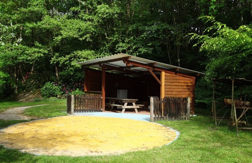 Le Fay Ski Chalet | LE FAY: Chalet LE SARCELLE on the edge of a pond surrounded by nature