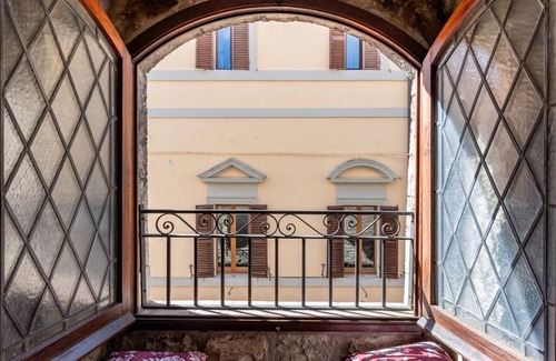 Assisi Apartment | Le Finestre sul Corso Roomy Apartment with terrace