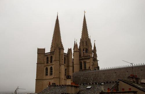 Mende Apartment | Le Fontaine - Hyper Centre - Vue Cathédrale - Wifi