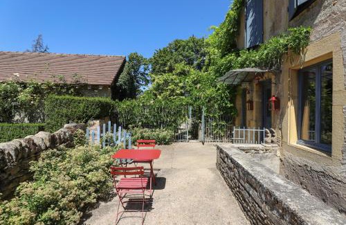 Saint-Julien-de-Civry House | Le gîte de Montjardin du Château de Vaulx