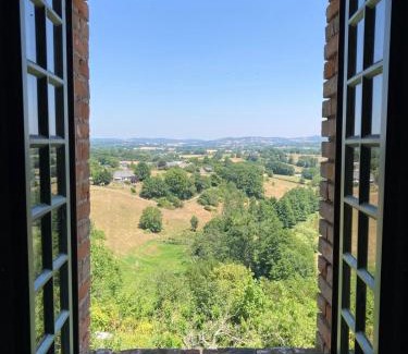 Sainte-Suzanne-and-Chammes House | Le gîte Passe-Muraille