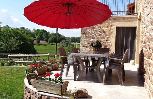 Saint-Laurent-en-Brionnais House | Le Gite de Montailloux in the rolling countryside of Southern Burgundy