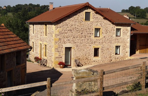 Saint-Laurent-en-Brionnais House | Le Gite de Montailloux in the rolling countryside of Southern Burgundy
