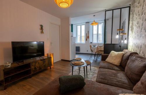 Thouars Apartment | Le Globe Trotteur ~ Centre-ville ~ Terrasse