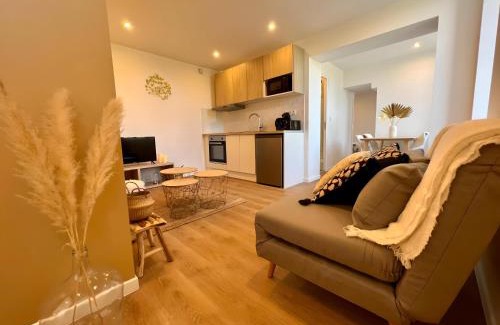 Montlucon Apartment | Le Golden Garden - Home Homy