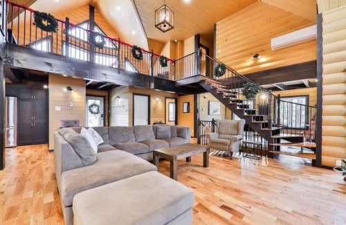 Grenville-sur-la-Rouge Ski Chalet | Le Grand Chene - Lake Spa & Forest Fun