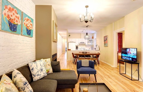 Ville-Marie Apartment | Le Grand MTL ✦ Charming ♥ Terrace ☼ Parking