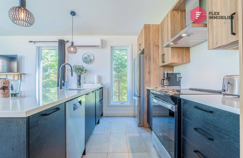 Pont-Rouge Ski Chalet | Le Grand Pic de Portneuf | 65" TV, Sonos, SPA, Pool, Fireplace, Billiards